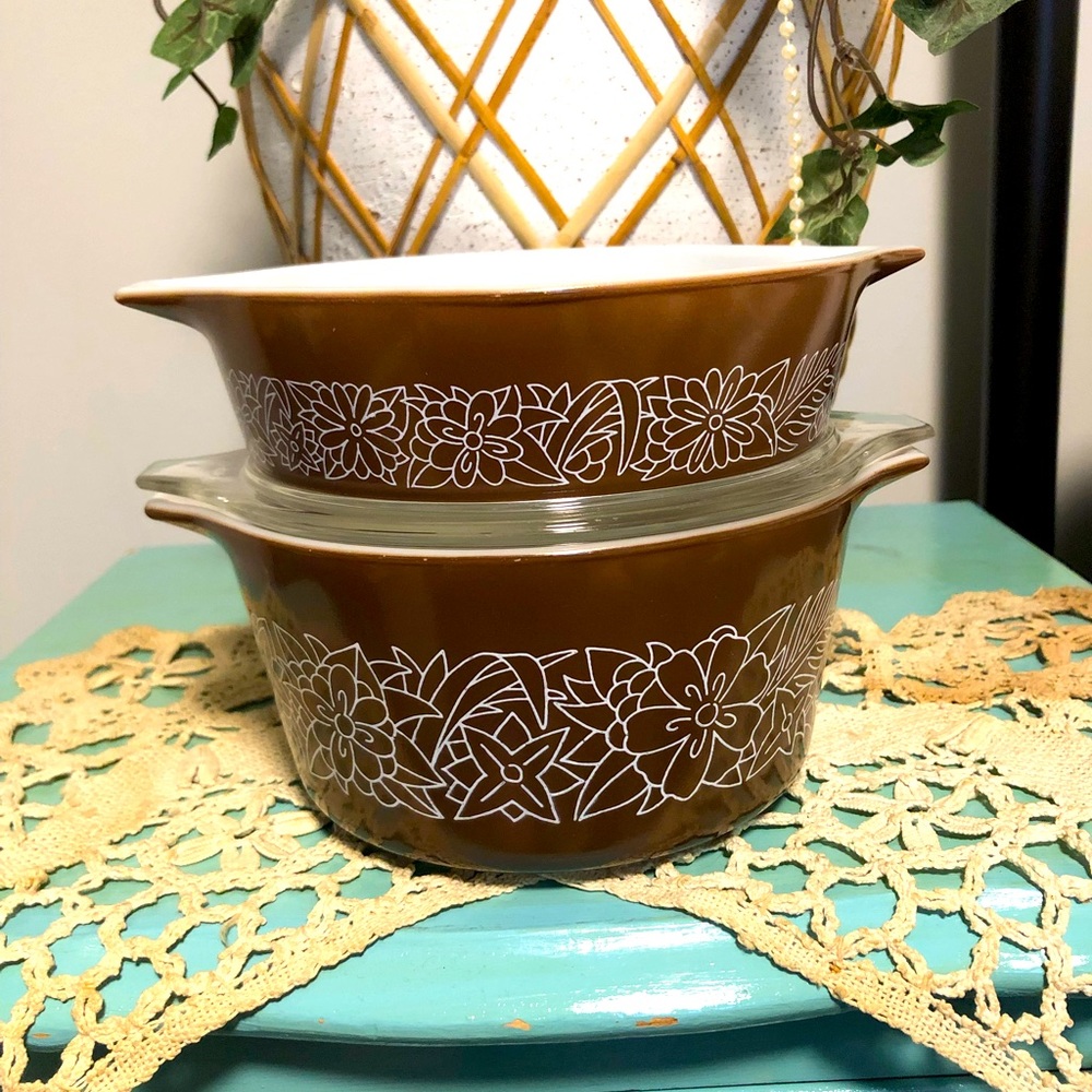 VTG Pyrex Woodland casserole dishes one too nice!!